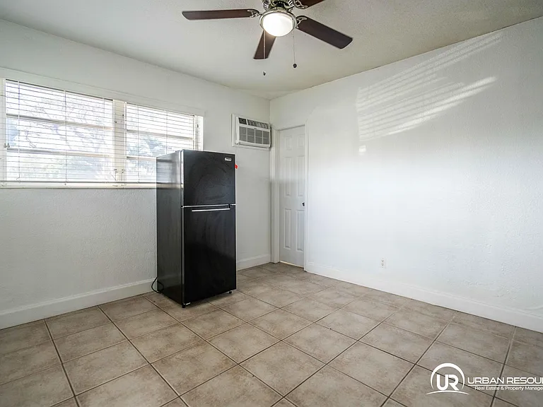715 NE 6th St #5A — Photo 10