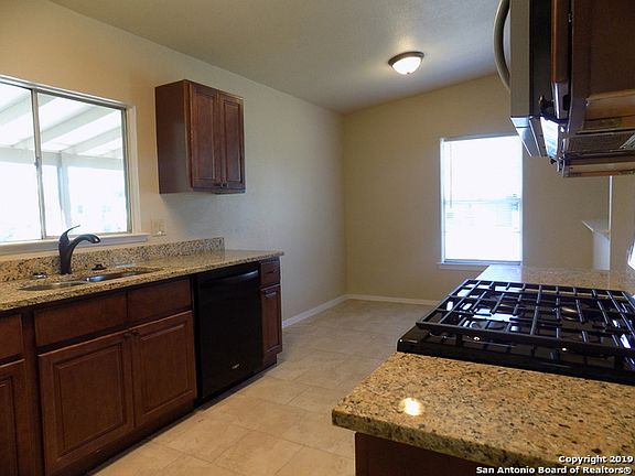 4th image of 2318 Glen Ivy Dr