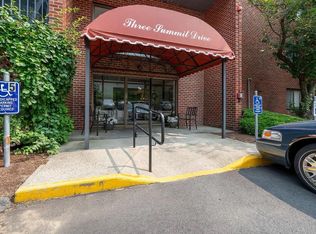 3 Summit Dr APT 24, Reading, MA 01867