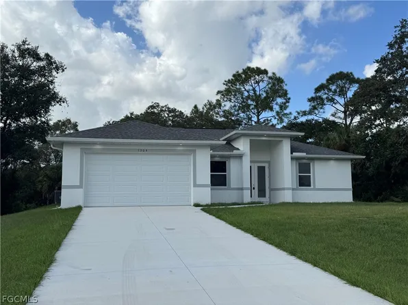 1304 Andover Dr, Banyan Village, FL 33935