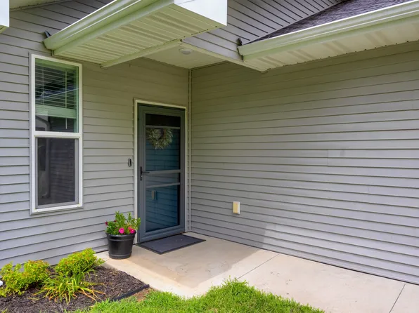 1266 E 36th Ct, Des Moines, IA 50317