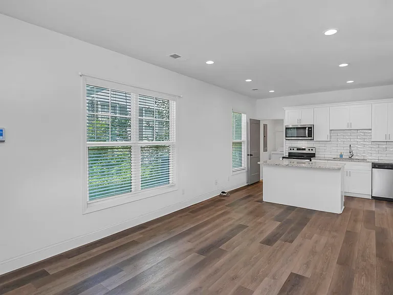 2035 Rosewood Dr #A — Photo 14