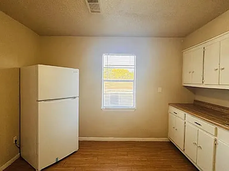 4030 Howard St — Photo 3