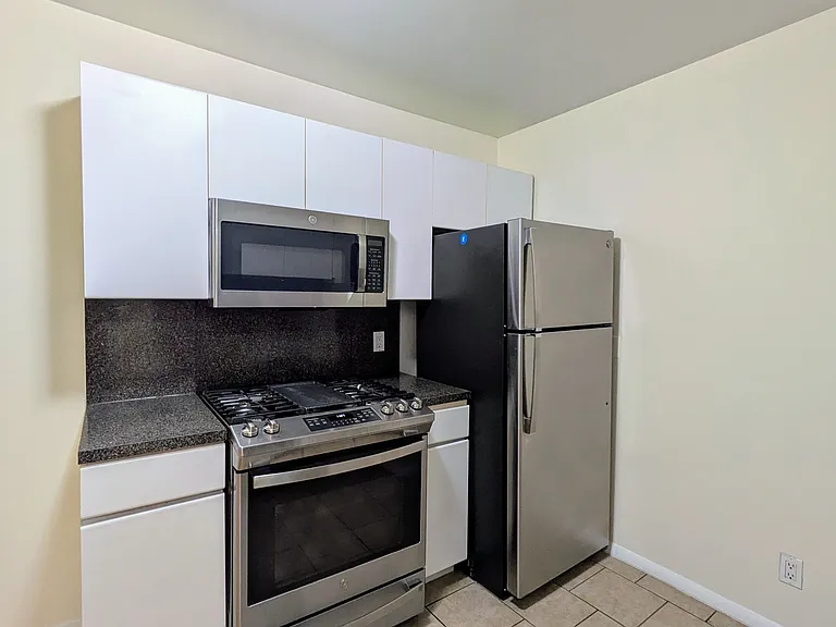 555 E 78th St #3E — Photo 13