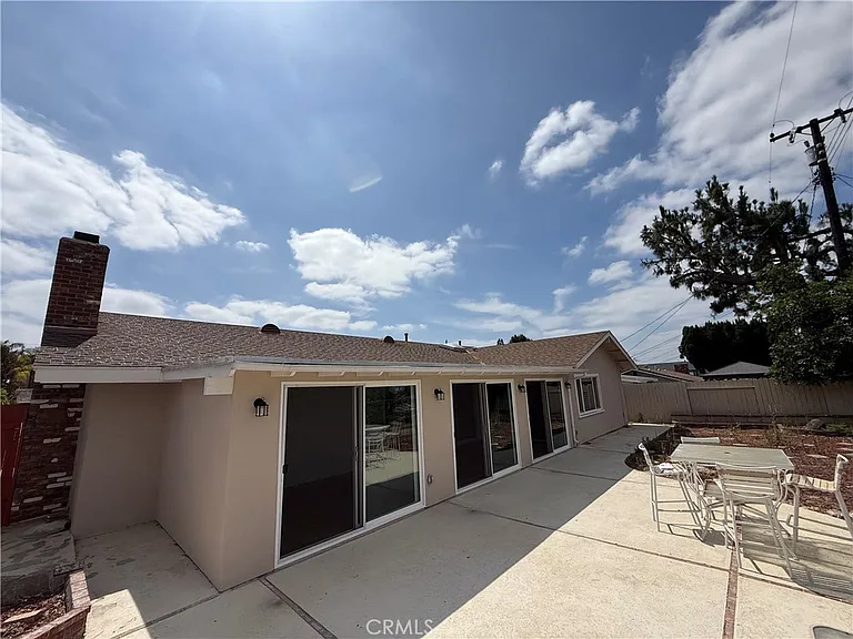 5621 Kenwood Ave — Photo 21