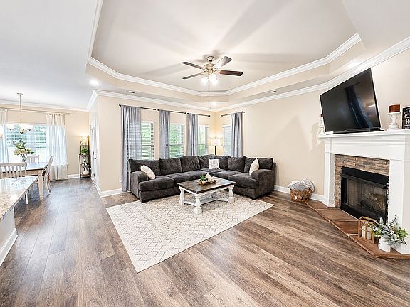 5th image of 264 Falcon Ridge Dr