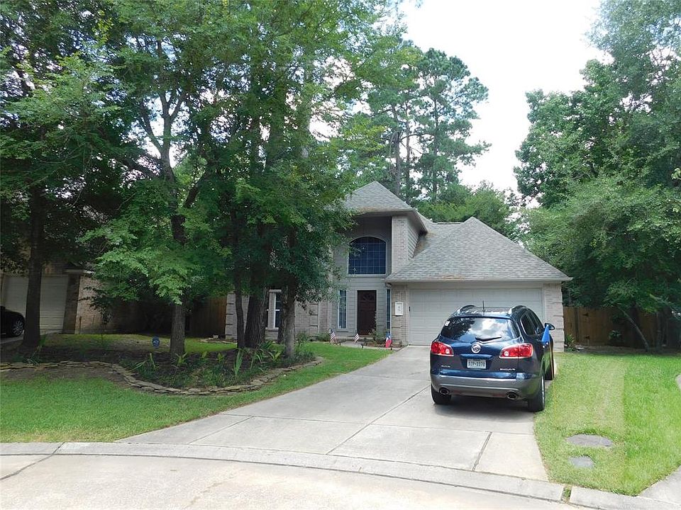 Home sits on quite cul de sac street.