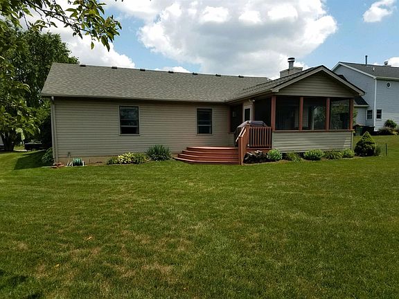 3rd image of 1419 Maplewood Dr