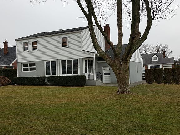 2nd image of 13 Maglie Dr