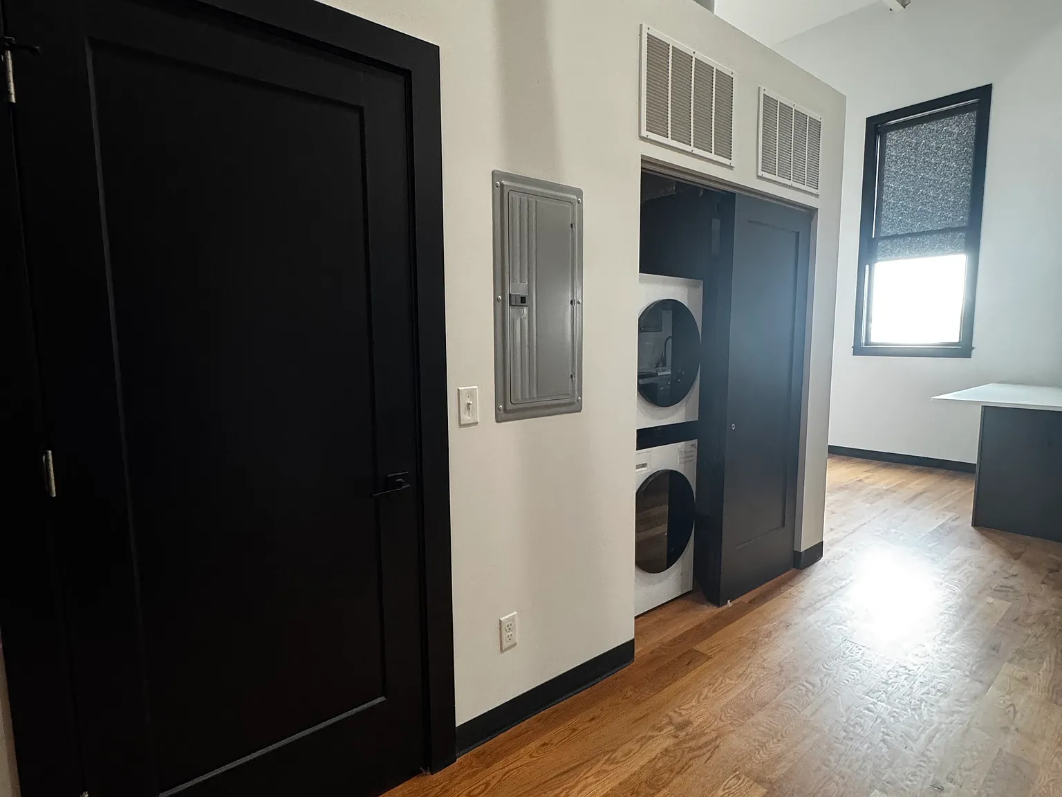 2 bed, 971 sqft, $2,000 — Photo 3