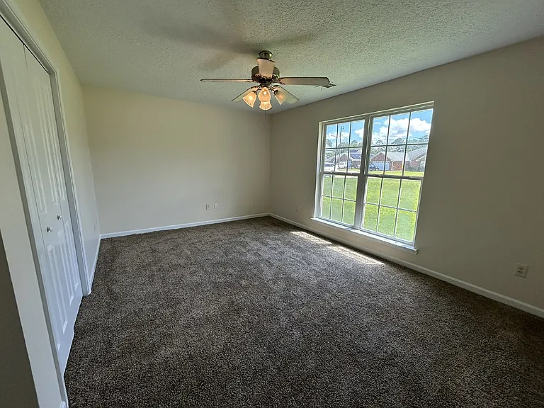 4 Idus Ln — Photo 17