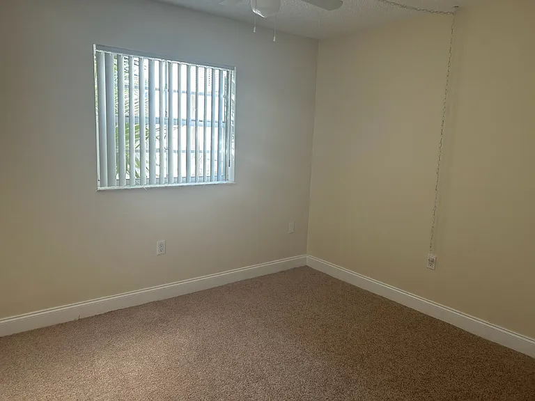 La Aloma Apartments — Photo 32