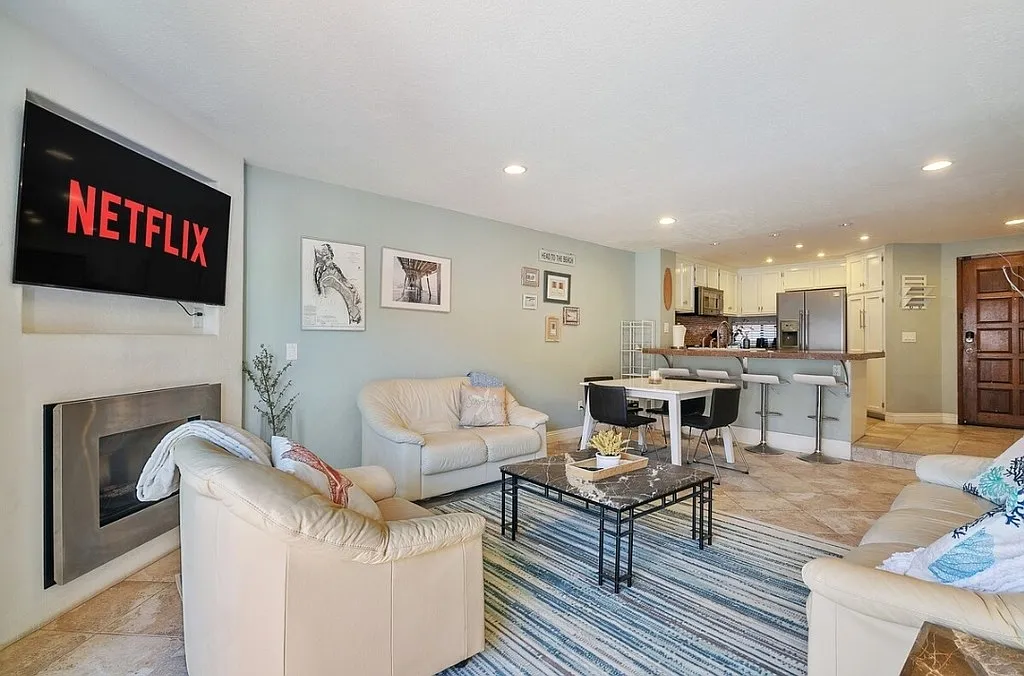 2 bed, 1.5 bath, $5,925 — Photo 3