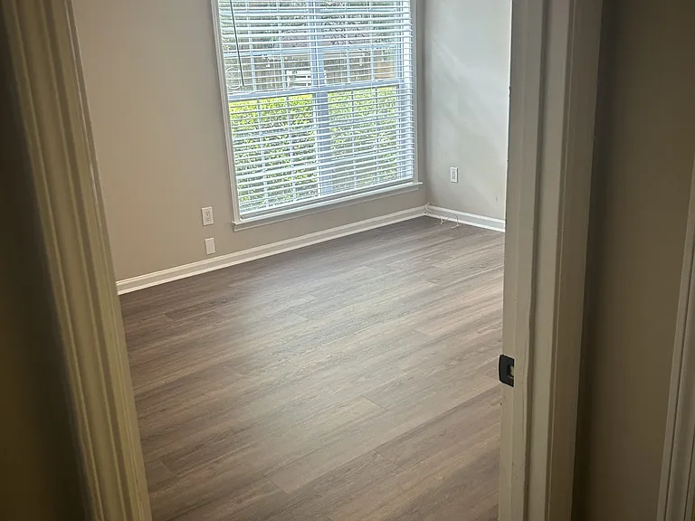 550 Creekwood Xing — Photo 36