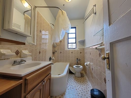 5th image of 271 Parkside Ave #C