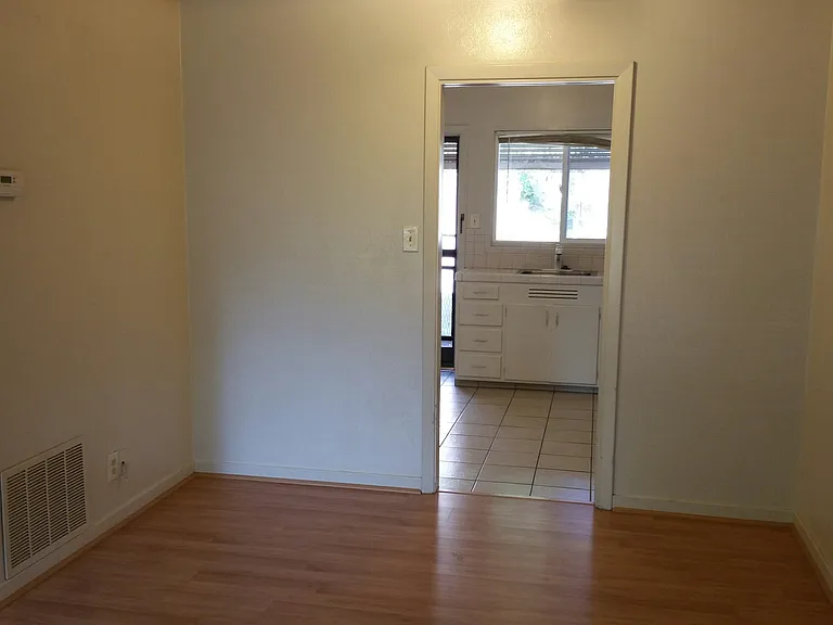 1805 Ramona Ave — Photo 5