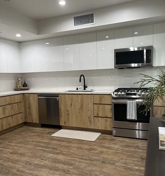 124 S Croft Ave #101 — Photo 9