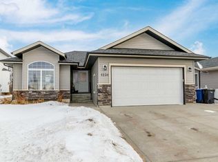 1231 W 21st St, Bowden, AB T0M0K0