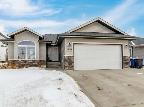 1231 W 21st St, Bowden, AB T0M 0K0