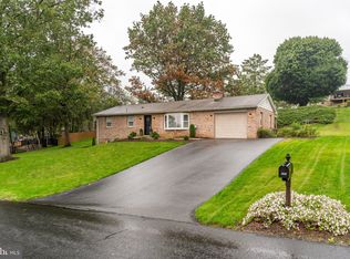 343 Southview Dr, Ephrata, PA 17522
