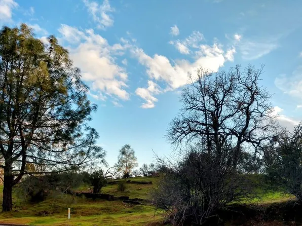 1148 Titan Dr, Coarsegold, CA 93614