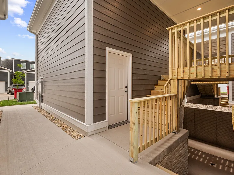 1135 SW 11th St — Photo 36