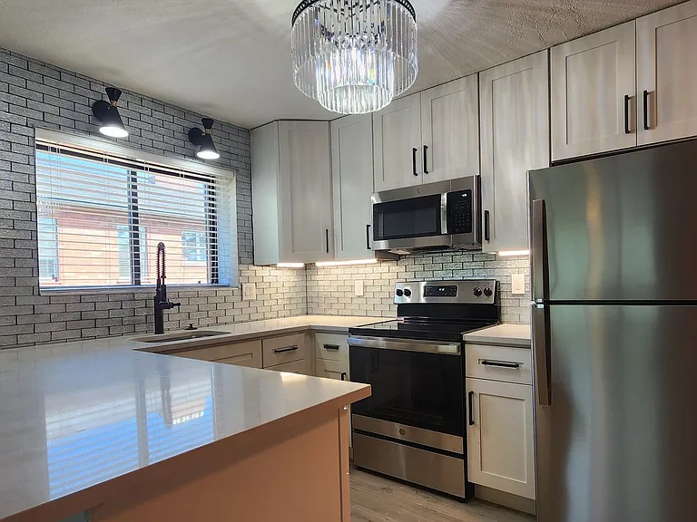 6266 Nottingham Avenue — Photo 2