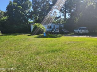 658 Bay Harbor Dr, Hampstead, NC 28443