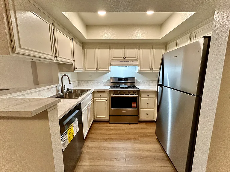 4319 Whitsett Ave #4 — Photo 4