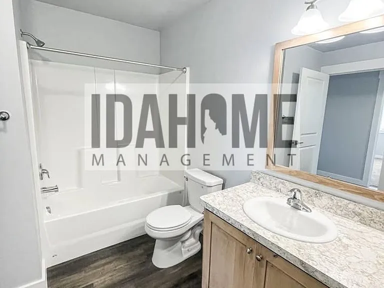 1242 Sawtooth St — Photo 2