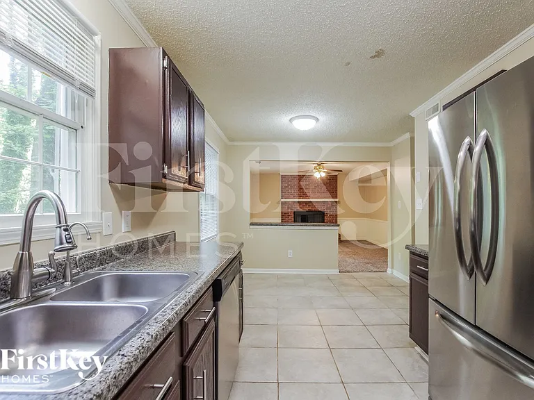 7225 Rollingridge Dr — Photo 6