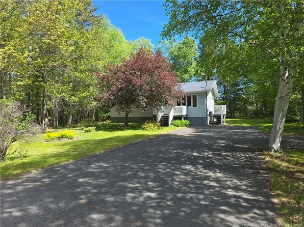 1930 Palmer Dr, Bathurst, NB E2A 4X7