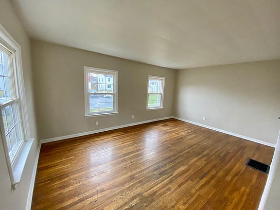 2nd image of 379 N Roosevelt Ave APT 2