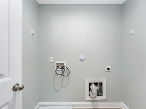 5th image of 54 Commodore Ct