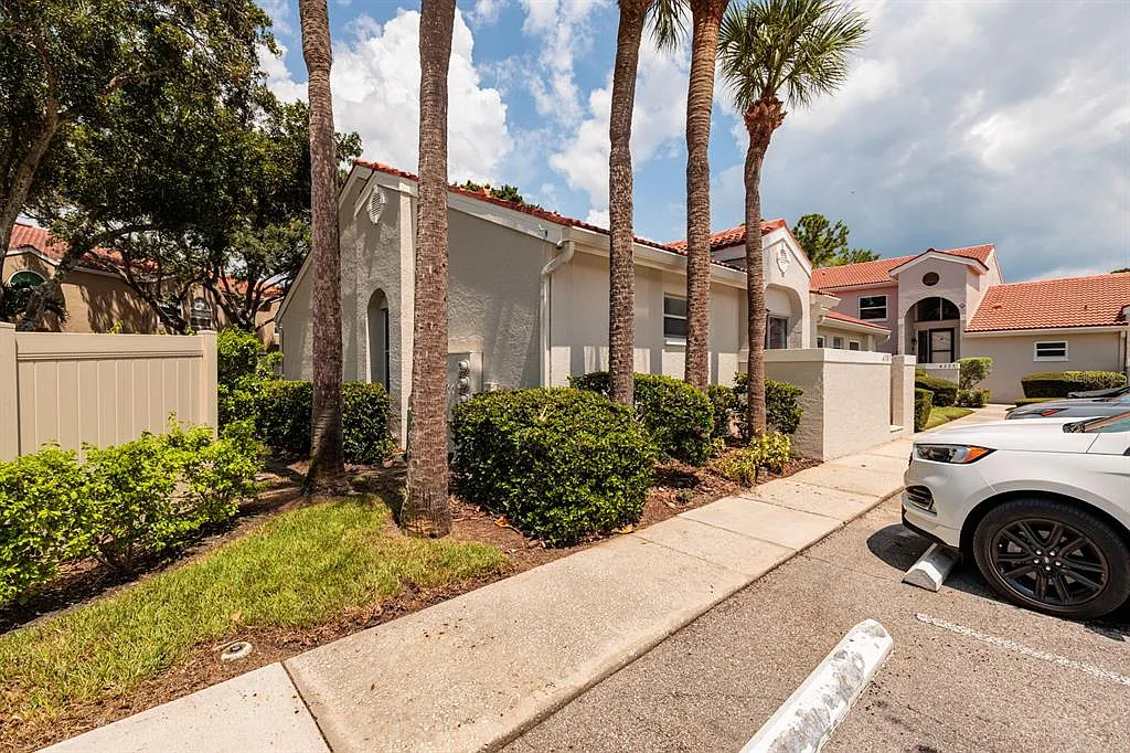 2 bed, 1.5 bath, 910 sqft, $2,900 — Photo 4
