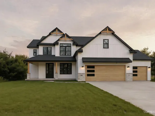 2612 Ashford Trl, Portage, MI 49024