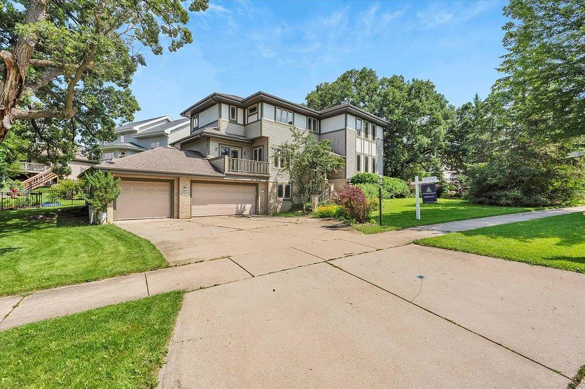 5627 Longford Terrace photo 1