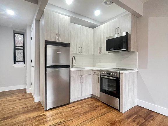 2nd image of 195 Underhill Ave #2F