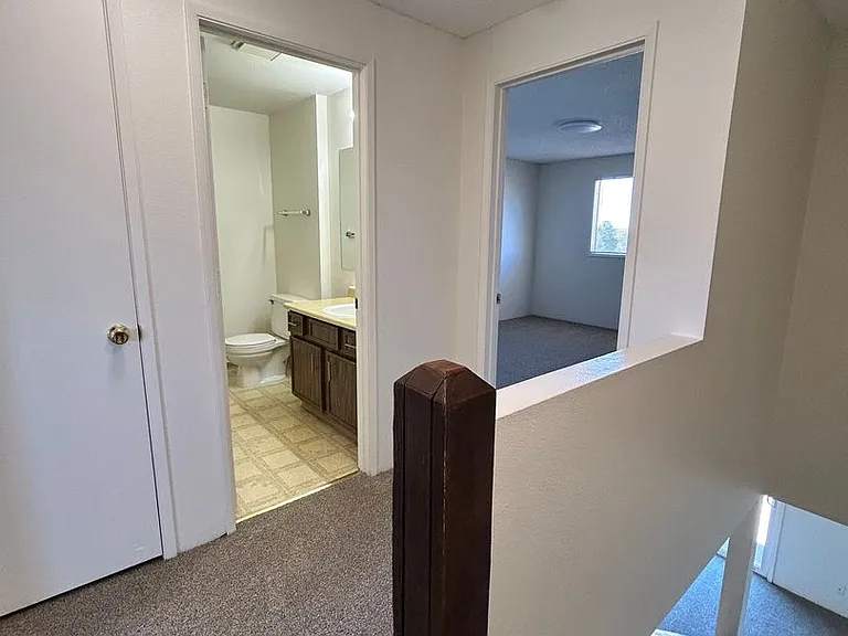 834 Homedale Rd — Photo 14