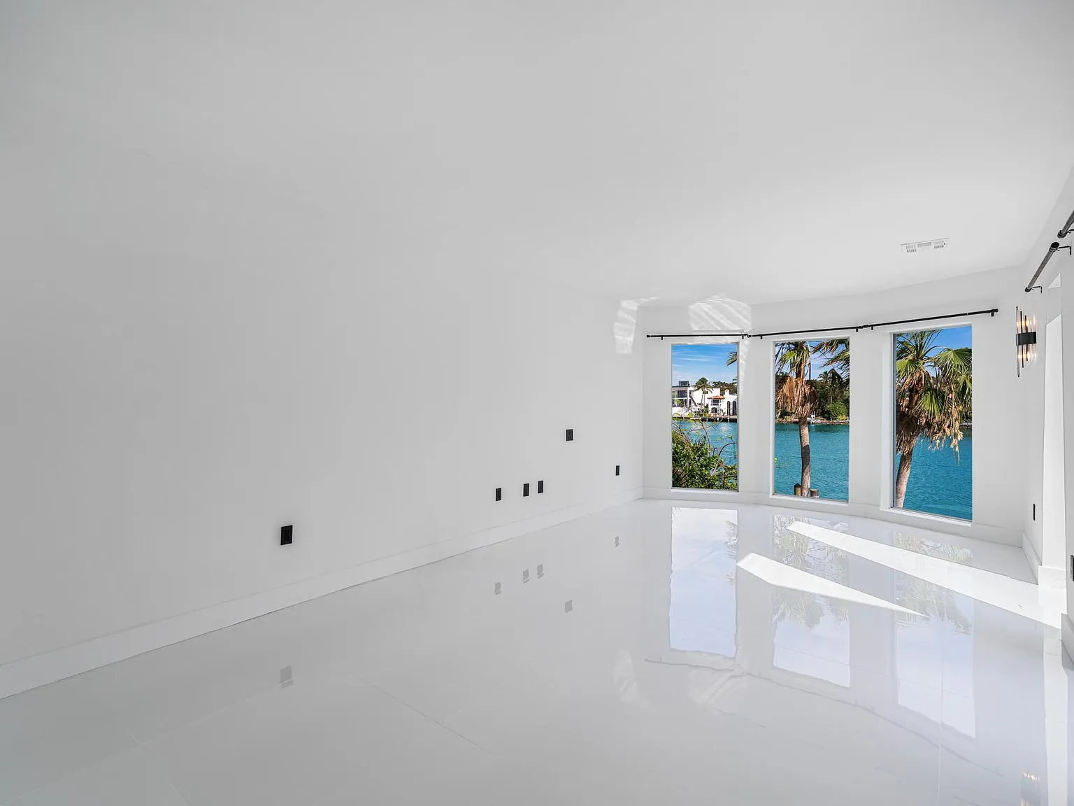 5 bed, 4.5 bath, 4171 sqft, $37,000 — Photo 4