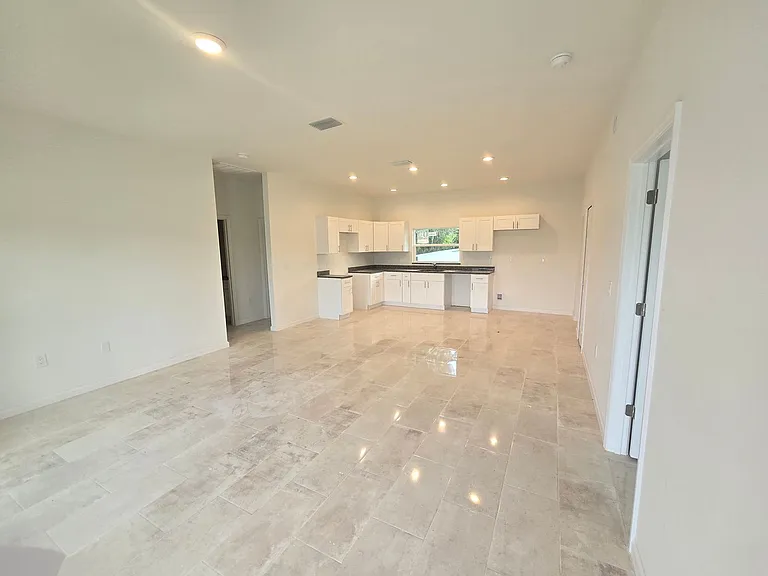 53 Joan Ave S — Photo 6