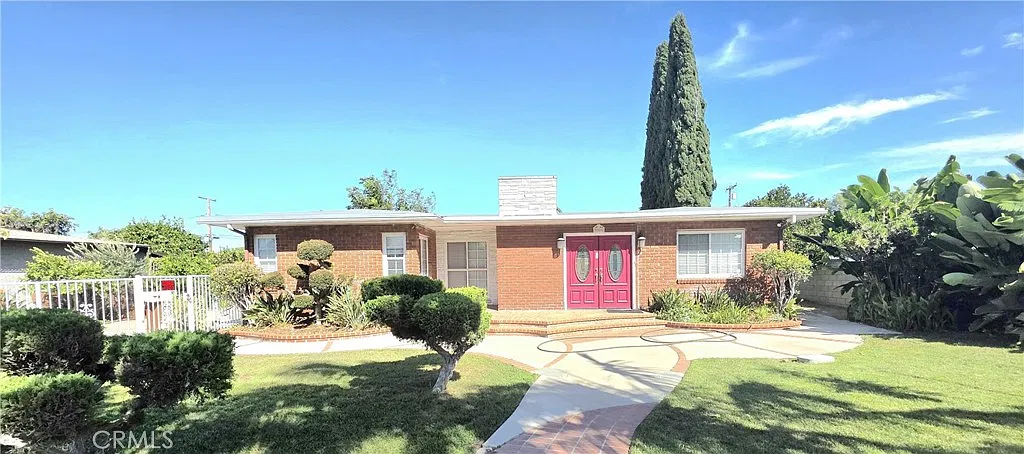 4 bed, 2400 sqft, $4,500 — Photo 2