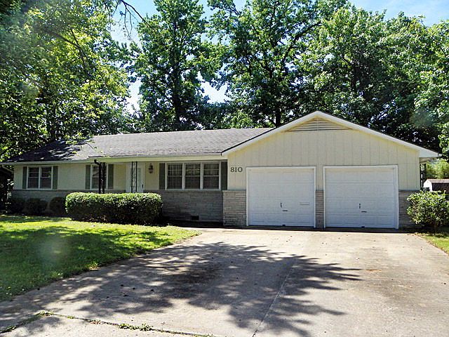 1st image of 810 Twin Lakes Dr