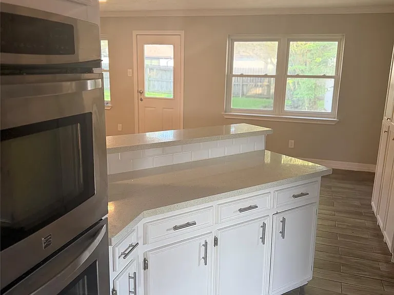 511 Rosewood Dr — Photo 9