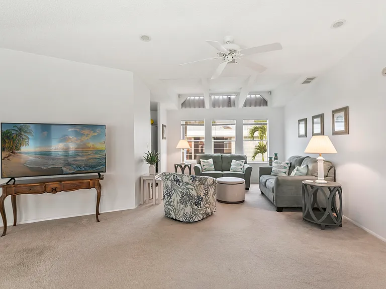 8913 SW Chevy Cir — Photo 5