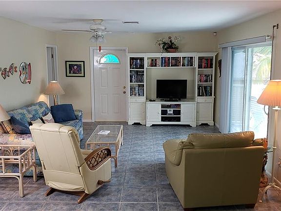 3rd image of 5781 Estero Blvd