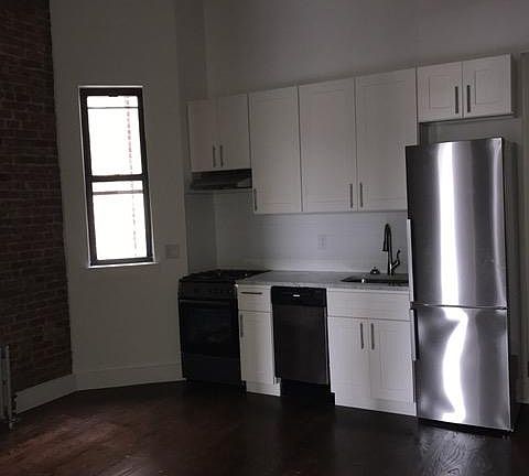 4th image of 1047 Bedford Ave