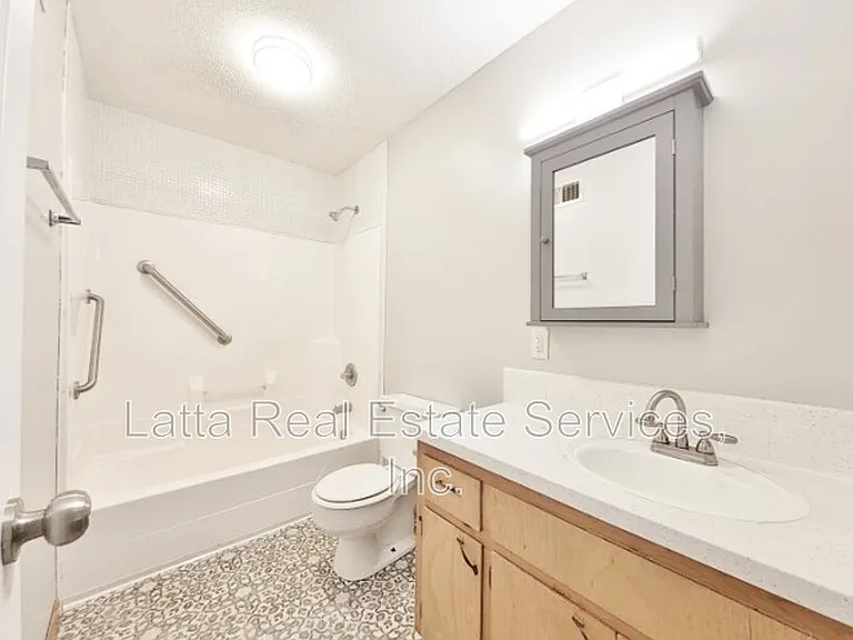115 W Orchard St #B — Photo 7