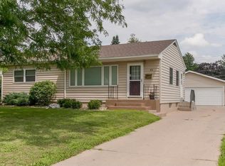 915 18th St SW, Cedar Rapids, IA 52404