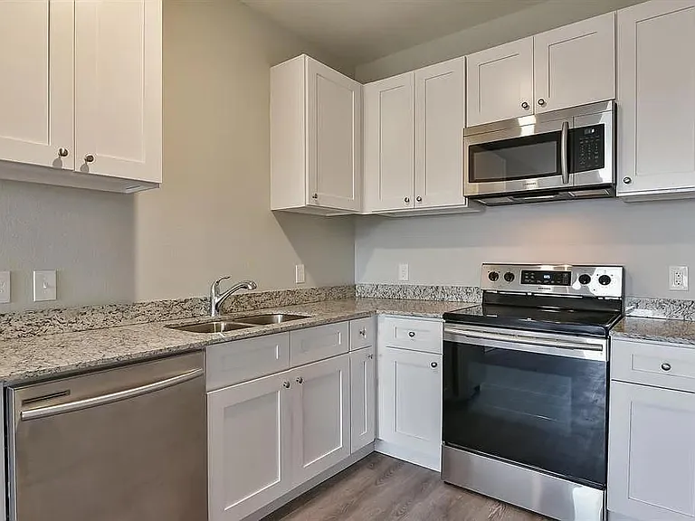 8006 Julie Ave — Photo 5